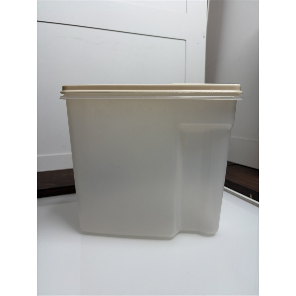 Vintage Rubbermaid Servin Saver #3 13 Cup Cereal Keeper Sheer Almond Lid